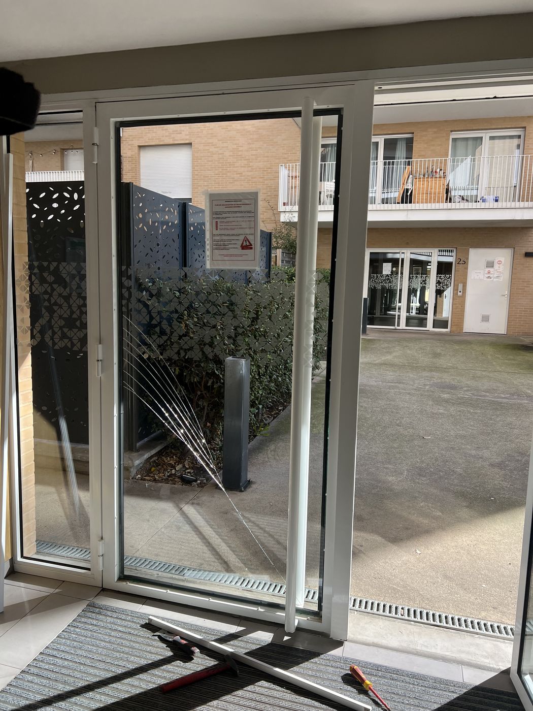 Vitrage feuilleté 44.2 — avant — Atelier Dumery, artisan à Romainville (93)
